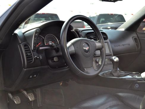 Used 2006 Chevrolet Corvette Convertible w/ Preferred Equipment Group RWD image 12
