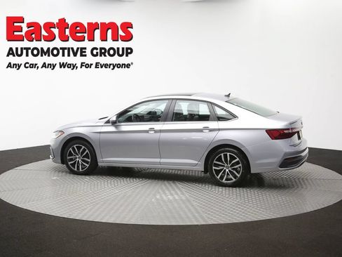 Used 2025 Volkswagen Jetta SE FWD image 60