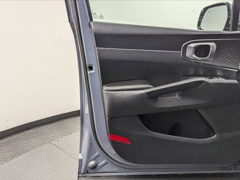 Used 2024 Kia Sorento S image 13