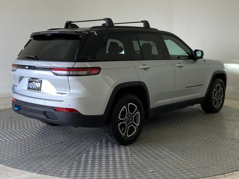 Used 2022 Jeep Grand Cherokee Trailhawk w/ Luxury Tech Group III image 9