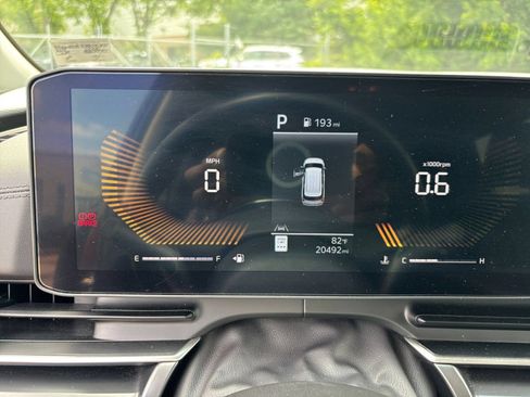 Used 2026 Kia Carnival FWD image 42