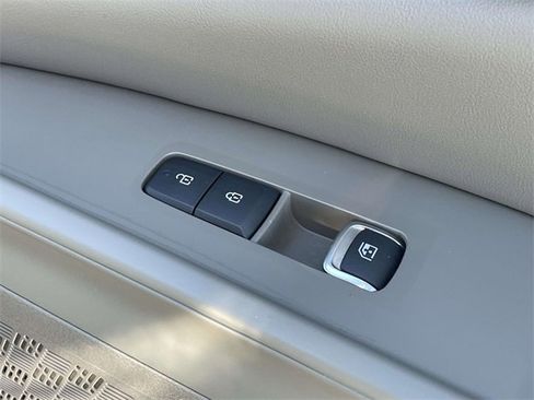 New 2026 Kia Carnival EX image 17