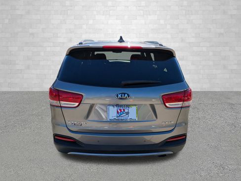 Used 2017 Kia Sorento EX image 3