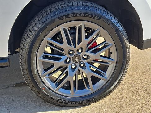 New 2025 Ford Expedition Platinum w/ Stealth Performance Package image 32