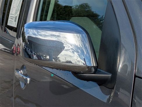 Used 2019 Nissan Frontier SL image 12