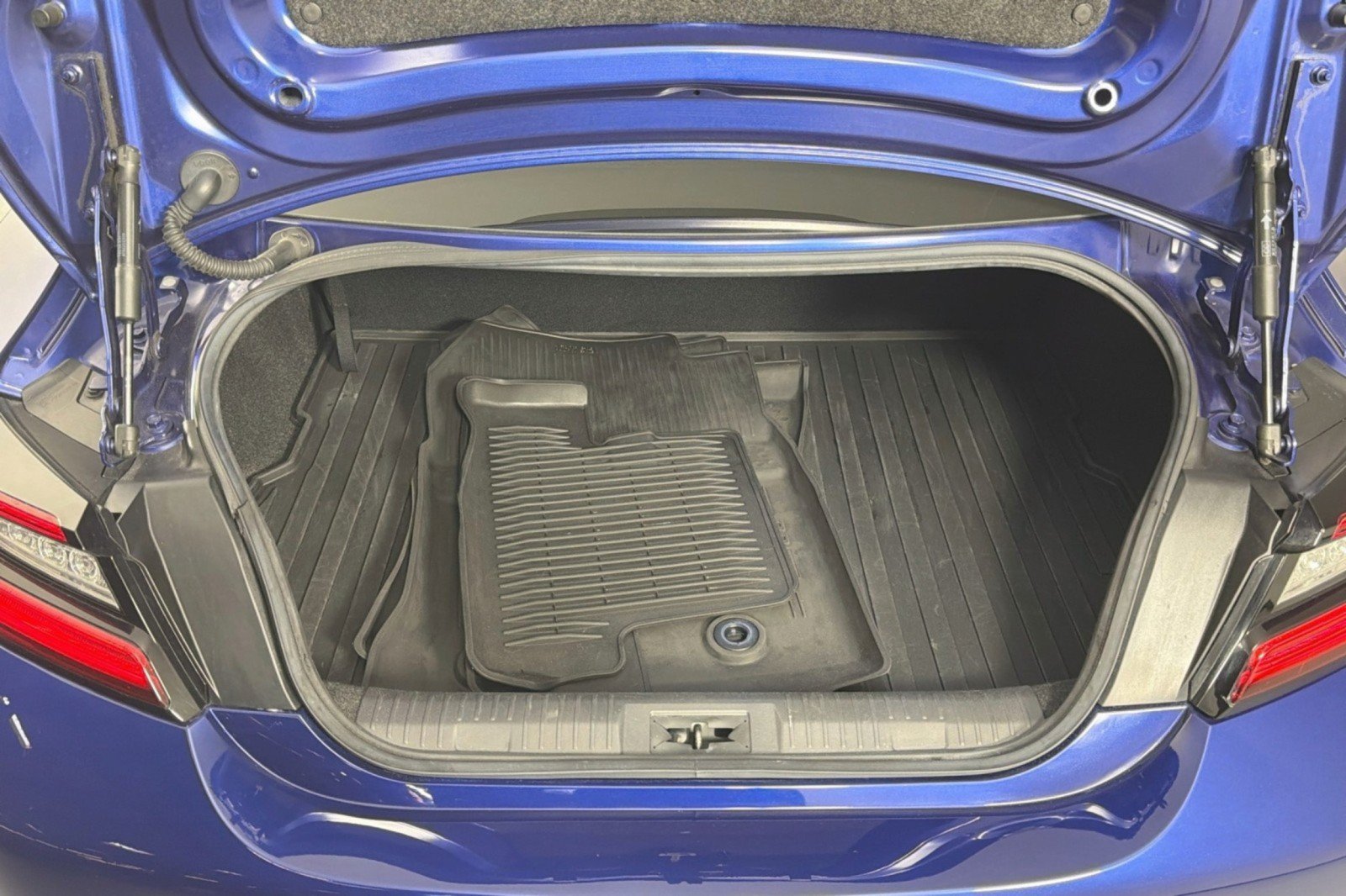 Used 2023 Toyota GR86 Premium w/ ALL Weather Mat Package (TMS) RWD image 24