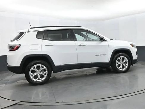 Used 2024 Jeep Compass Latitude AWD/4WD image 4