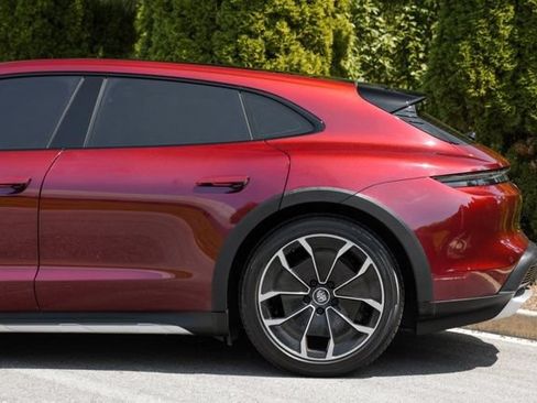 Used 2022 Porsche Taycan 4 Cross Turismo w/ Premium Package AWD/4WD image 11