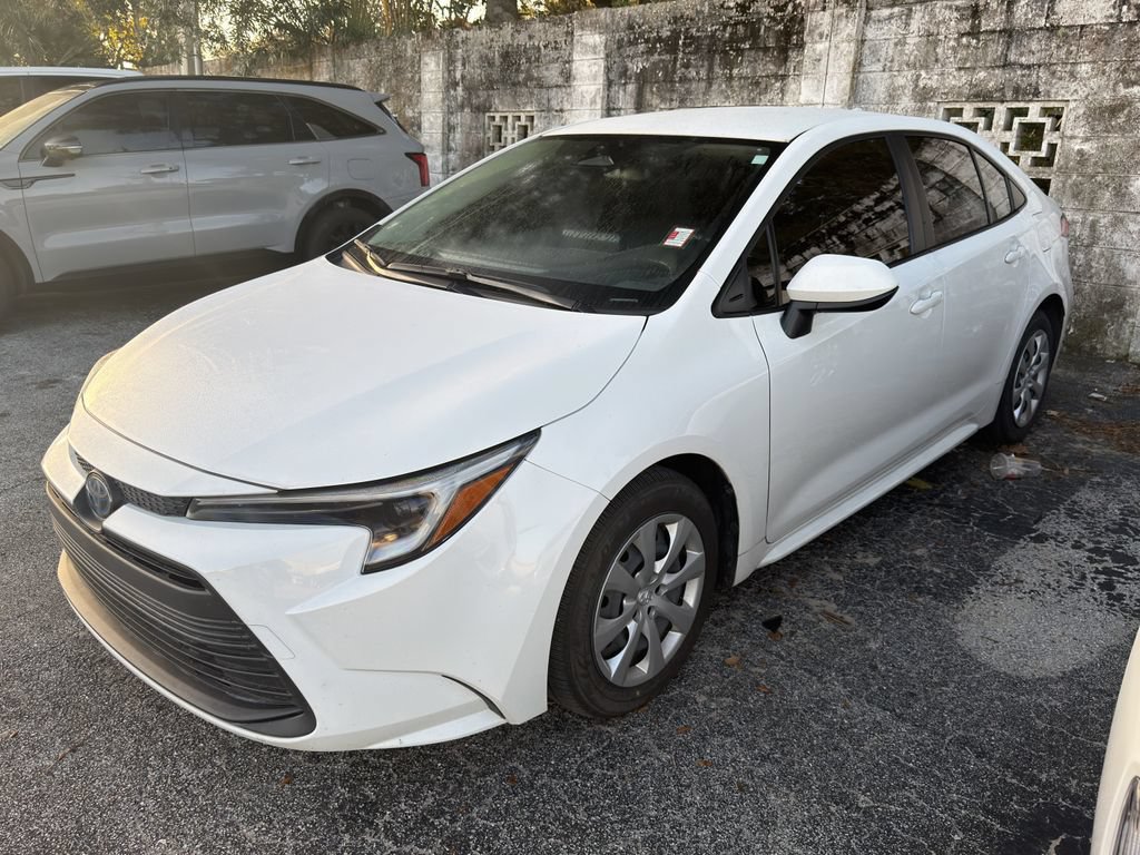 Used 2025 Toyota Corolla LE FWD image 7