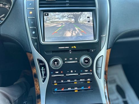 Used 2017 Lincoln MKX Reserve w/ Lincoln MKX Climate Package image 9