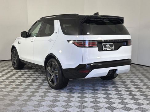 New 2026 Land Rover Discovery Dynamic SE image 3
