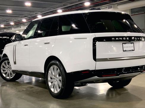 New 2025 Land Rover Range Rover SE image 12
