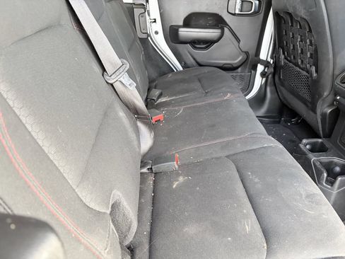 Used 2022 Jeep Wrangler Unlimited Rubicon AWD/4WD image 9