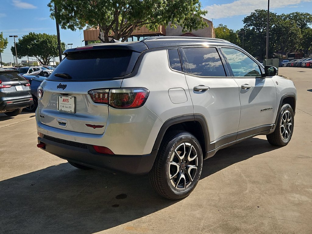 Used 2025 Jeep Compass Trailhawk AWD/4WD image 5