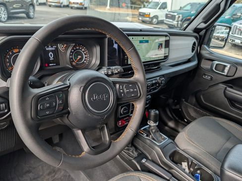 Used 2024 Jeep Wrangler Unlimited Sport AWD/4WD image 29
