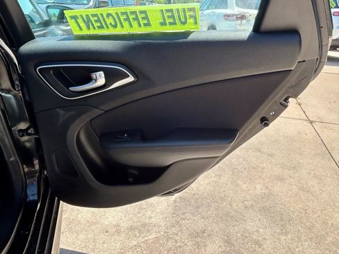 Used 2015 Chrysler 200 Limited FWD image 15