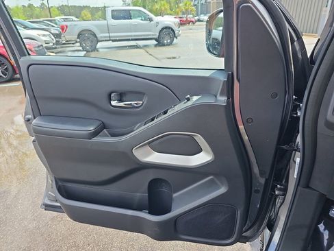 Used 2025 Nissan Frontier SV RWD image 30