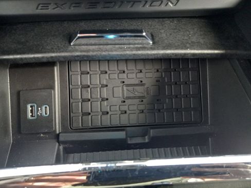 Used 2023 Ford Expedition Limited image 24