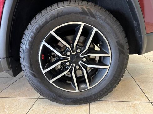 Used 2020 Jeep Grand Cherokee Trailhawk AWD/4WD image 15