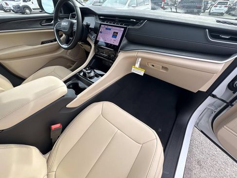 New 2025 Jeep Grand Cherokee Limited image 14