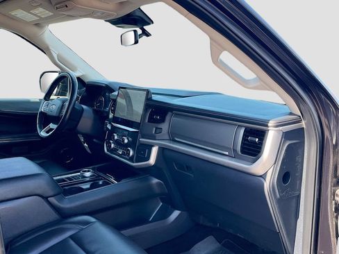 Used 2022 Ford Expedition XLT RWD image 30