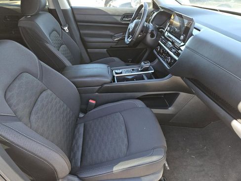 Used 2024 Nissan Pathfinder SV image 29