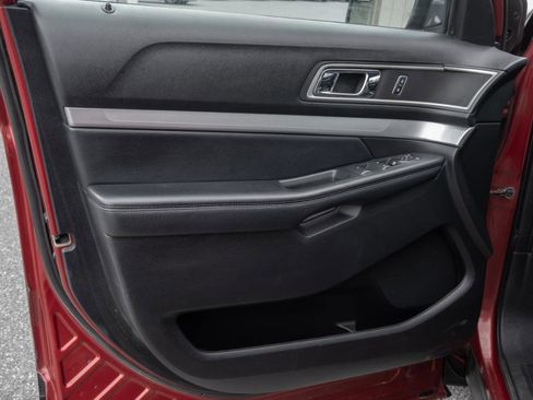 Used 2016 Ford Explorer XLT w/ Equipment Group 202A image 13