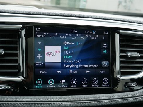Used 2020 Chrysler Pacifica Limited w/ Advanced Safetytec Group FWD image 22