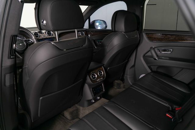 Used 2018 Bentley Bentayga AWD/4WD image 16