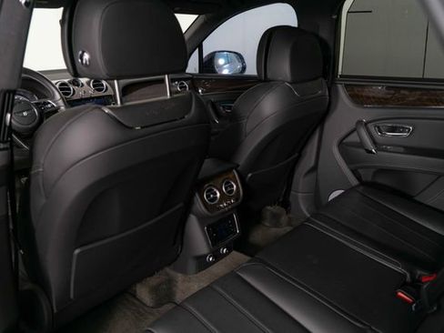 Used 2018 Bentley Bentayga AWD/4WD image 16