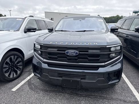 Used 2025 Ford Expedition Active AWD/4WD image 5