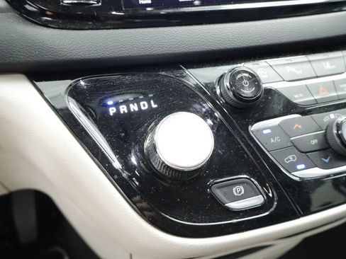Used 2023 Chrysler Pacifica Touring-L FWD image 29