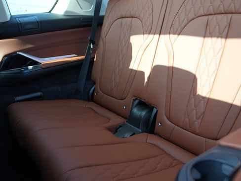 Used 2024 BMW X7 xDrive40i w/ Premium Package image 13