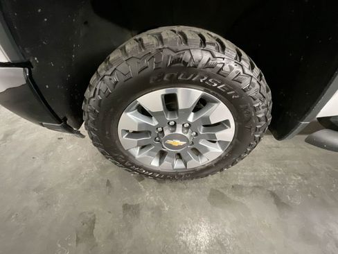 Used 2023 Chevrolet Silverado 2500 Custom w/ Custom Value Package image 30