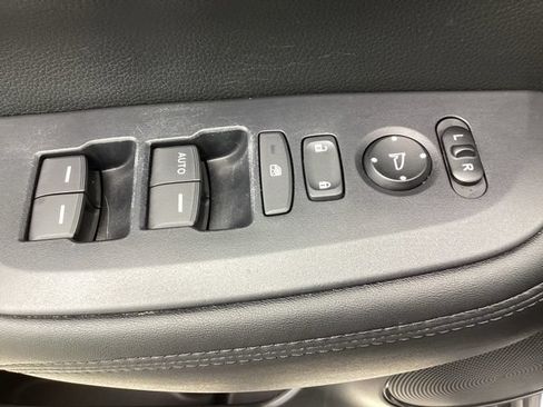 Used 2025 Honda HR-V LX image 12