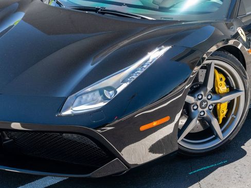Used 2019 Ferrari 488 GTB RWD image 3