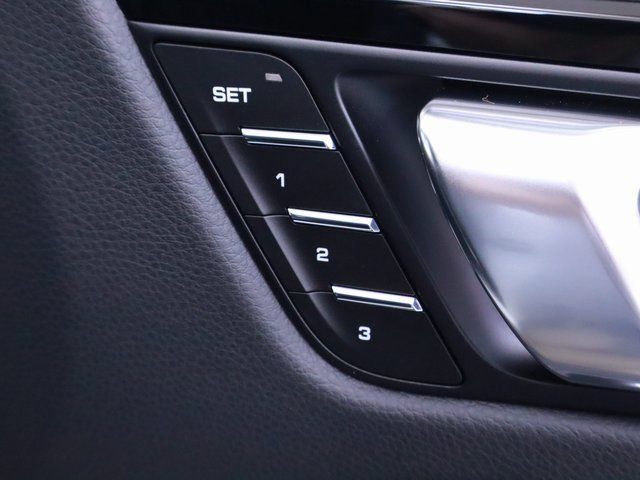 Certified 2025 Porsche Macan Turbo AWD/4WD image 22