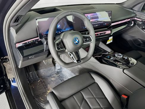 New 2026 BMW i5 eDrive40 w/ Executive Package RWD image 9