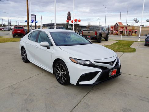 Certified 2024 Toyota Camry SE image 2