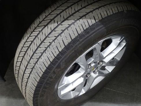 Used 2023 Chevrolet Traverse LS image 41