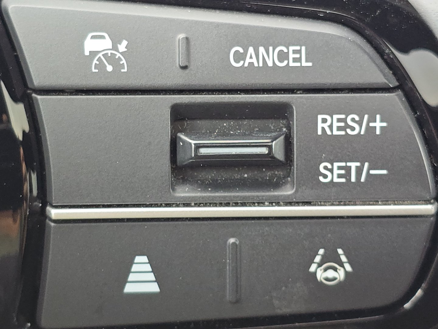 Used 2025 Honda Pilot TrailSport image 14
