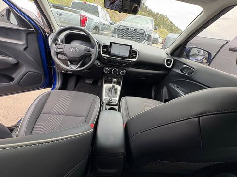 Used 2024 Hyundai Venue Limited FWD image 4