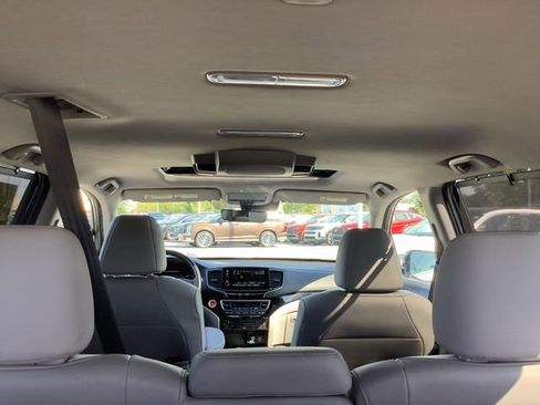 Used 2021 Honda Pilot Touring image 11