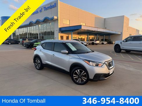 Used 2018 Nissan Kicks SV FWD image 1