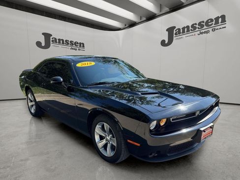 Used 2018 Dodge Challenger SXT RWD image 5