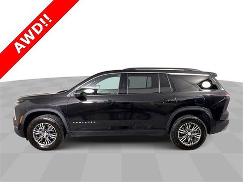 Used 2024 Chevrolet Traverse LT image 5