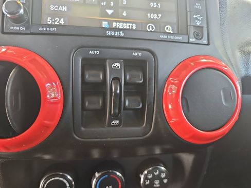 Used 2015 Jeep Wrangler Unlimited Rubicon w/ Connectivity Group AWD/4WD image 25