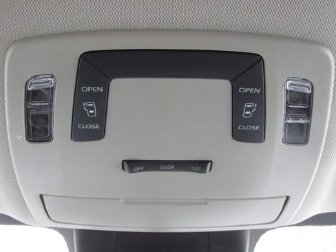 Used 2024 Toyota Sienna LE AWD/4WD image 28
