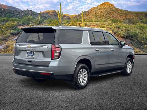 Used 2023 Chevrolet Suburban LT RWD image 4