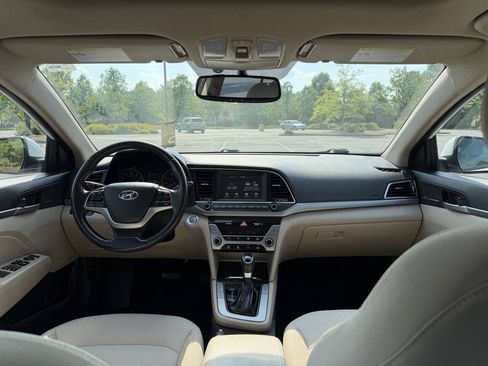 Used 2017 Hyundai Elantra Value Edition FWD image 20